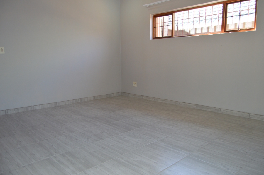 To Let 3 Bedroom Property for Rent in Florida Park Gauteng