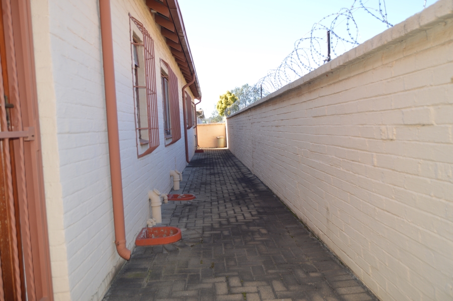 To Let 3 Bedroom Property for Rent in Florida Park Gauteng