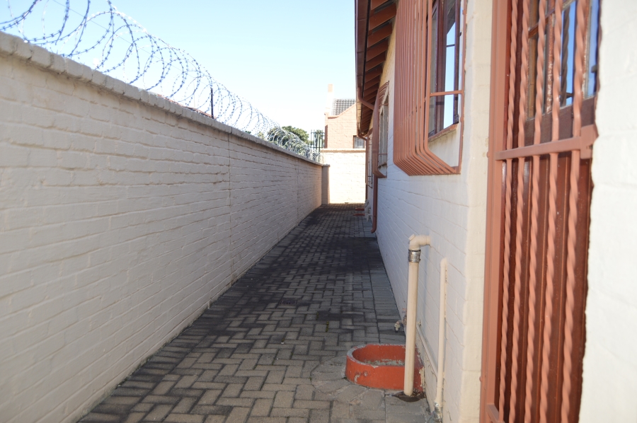 To Let 3 Bedroom Property for Rent in Florida Park Gauteng