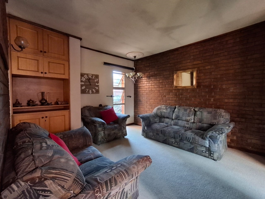 5 Bedroom Property for Sale in Presidents Dam Gauteng