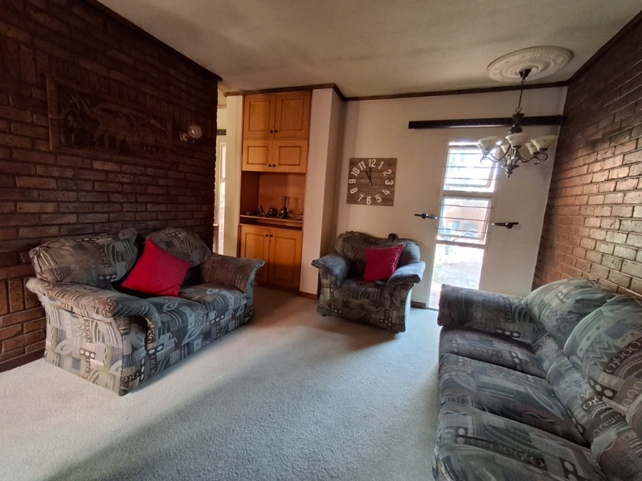 5 Bedroom Property for Sale in Presidents Dam Gauteng