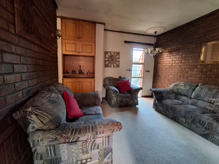 5 Bedroom Property for Sale in Presidents Dam Gauteng