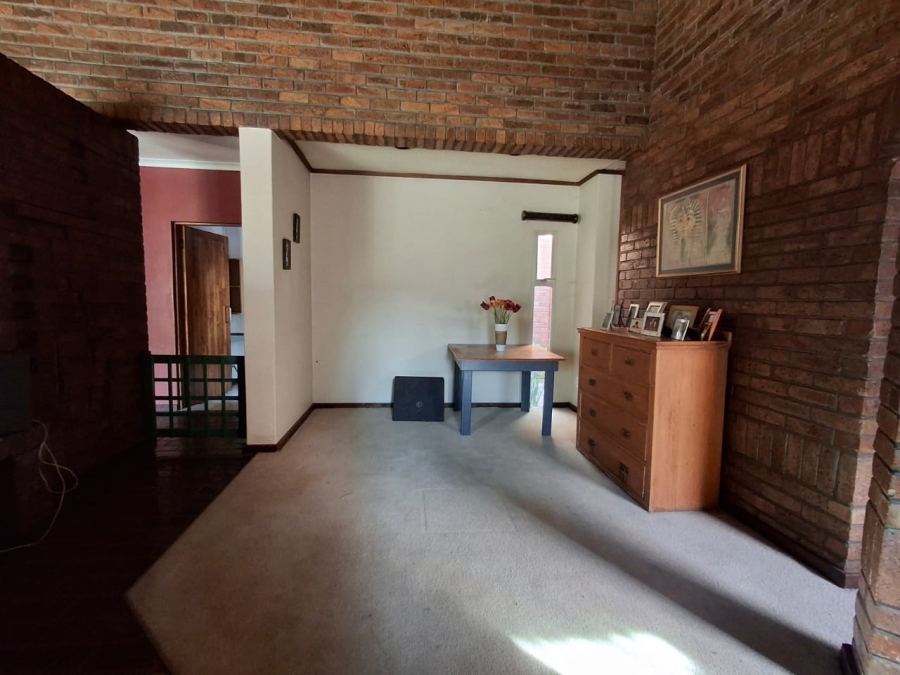 5 Bedroom Property for Sale in Presidents Dam Gauteng