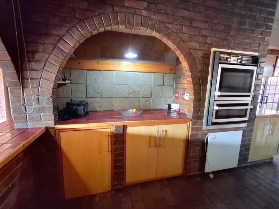 5 Bedroom Property for Sale in Presidents Dam Gauteng