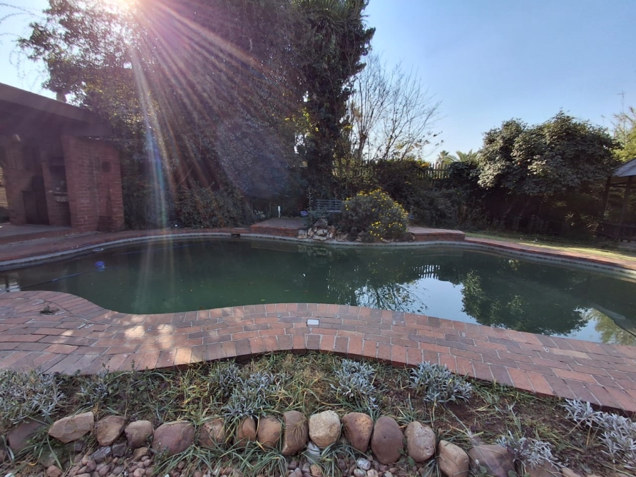 5 Bedroom Property for Sale in Presidents Dam Gauteng