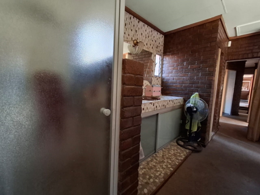 5 Bedroom Property for Sale in Presidents Dam Gauteng