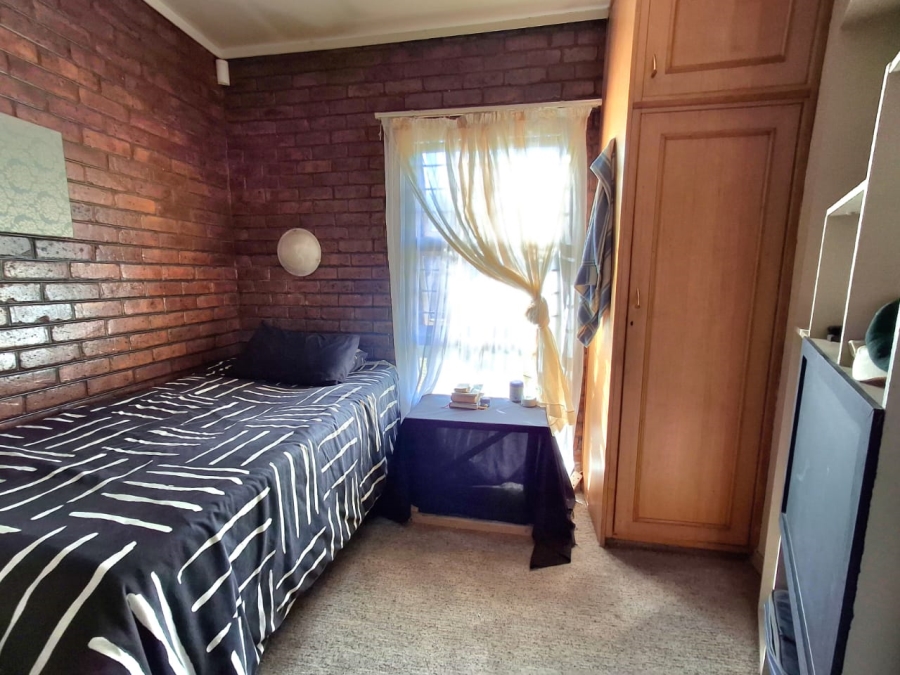 5 Bedroom Property for Sale in Presidents Dam Gauteng