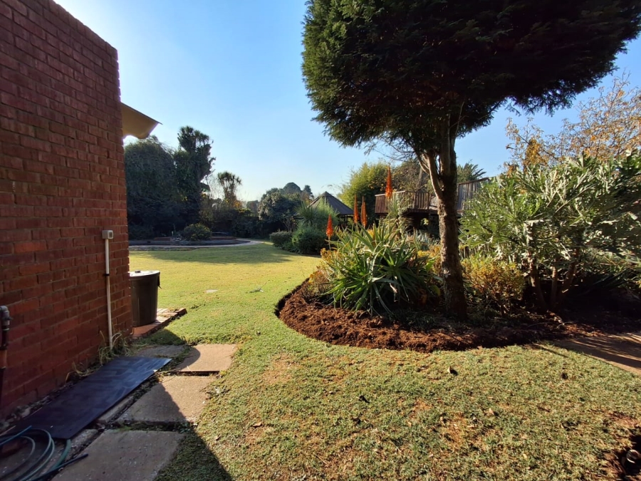 5 Bedroom Property for Sale in Presidents Dam Gauteng
