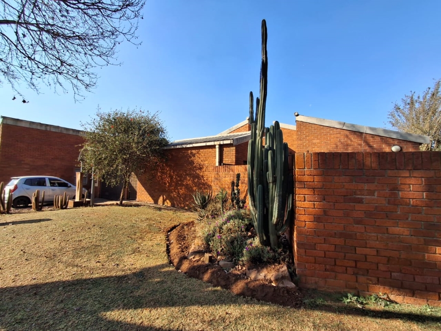 5 Bedroom Property for Sale in Presidents Dam Gauteng