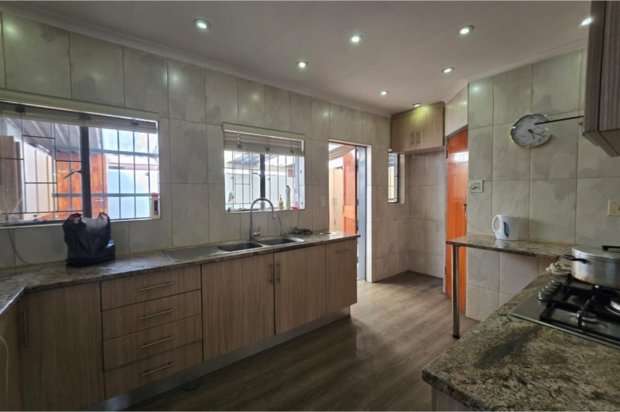 To Let 4 Bedroom Property for Rent in Ekklesia Gauteng