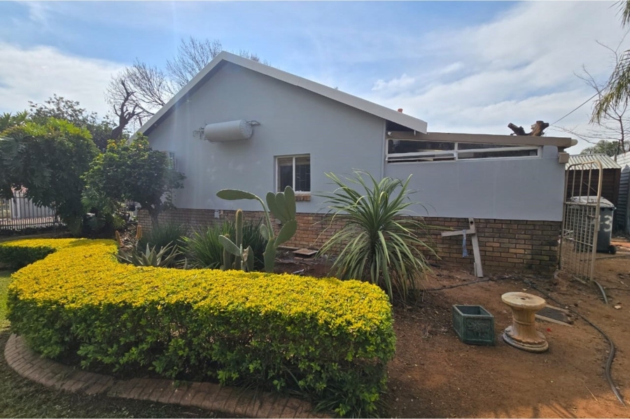 To Let 4 Bedroom Property for Rent in Ekklesia Gauteng