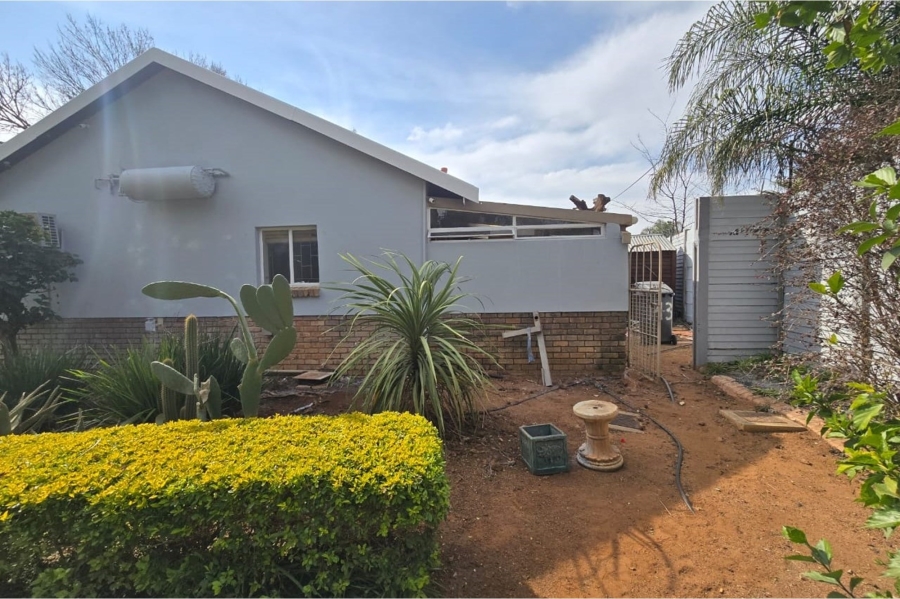 To Let 4 Bedroom Property for Rent in Ekklesia Gauteng