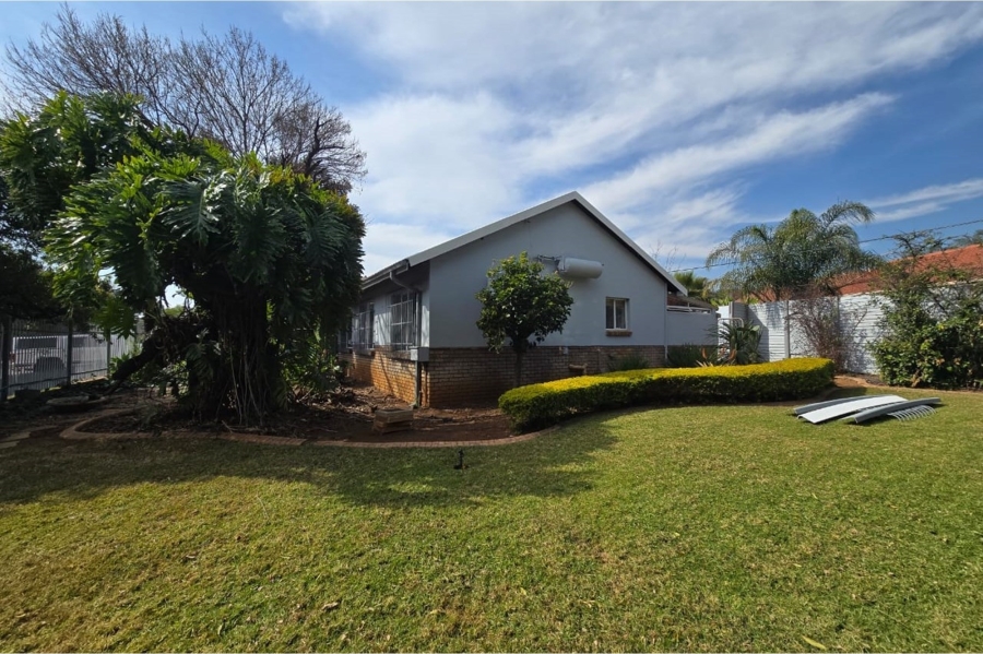 To Let 4 Bedroom Property for Rent in Ekklesia Gauteng
