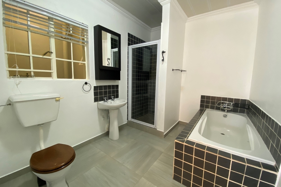 4 Bedroom Property for Sale in Bronkhorstbaai Dorp Gauteng