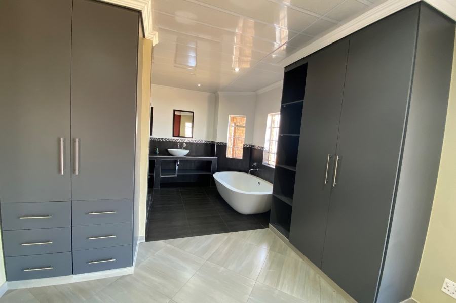4 Bedroom Property for Sale in Bronkhorstbaai Dorp Gauteng