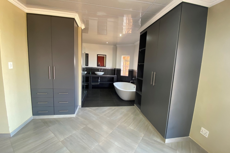 4 Bedroom Property for Sale in Bronkhorstbaai Dorp Gauteng