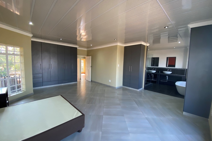 4 Bedroom Property for Sale in Bronkhorstbaai Dorp Gauteng