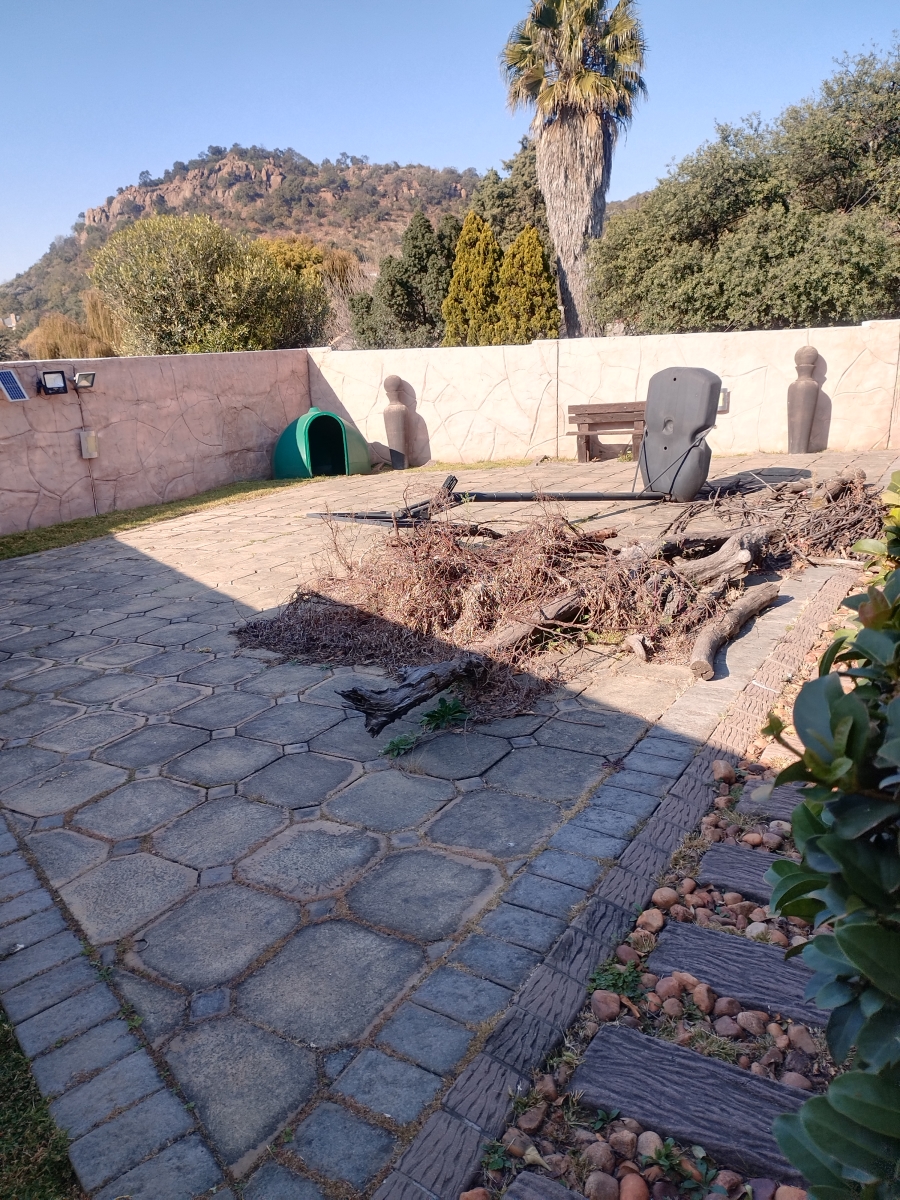 To Let 7 Bedroom Property for Rent in Mondeor Gauteng