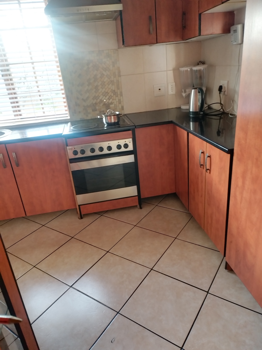 To Let 7 Bedroom Property for Rent in Mondeor Gauteng