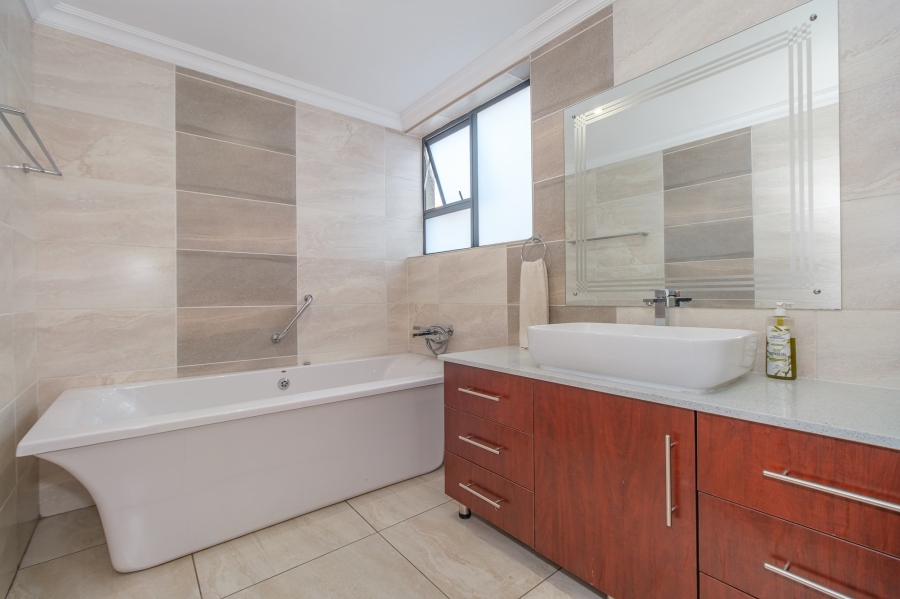 To Let 3 Bedroom Property for Rent in Northcliff Gauteng