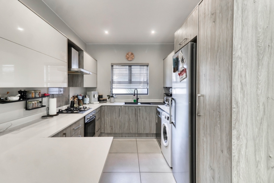 To Let 2 Bedroom Property for Rent in Broadacres Gauteng