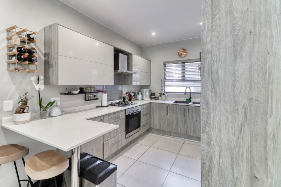 To Let 2 Bedroom Property for Rent in Broadacres Gauteng