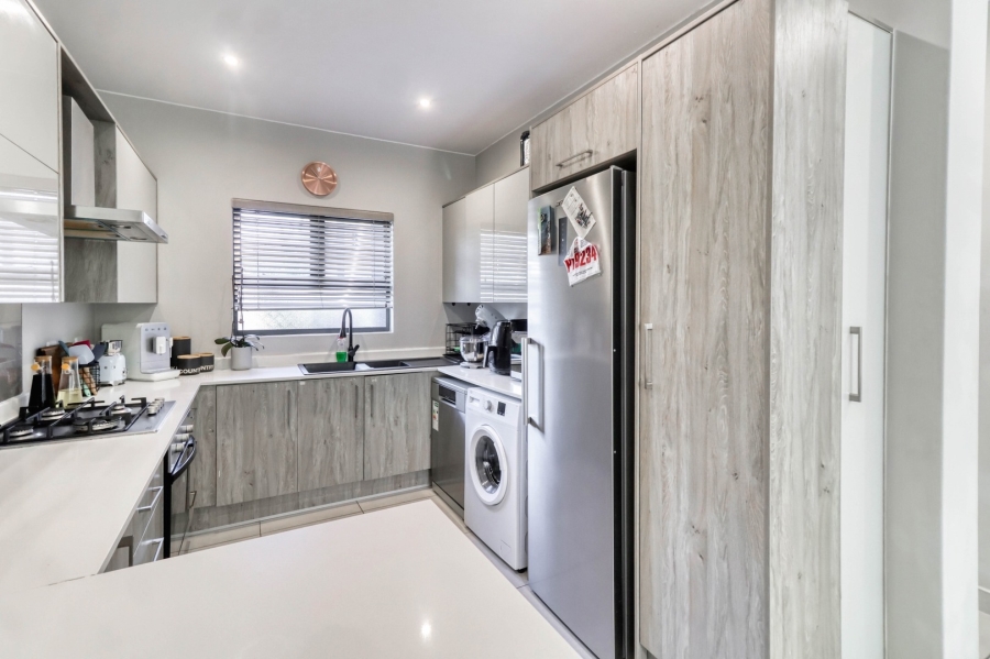 To Let 2 Bedroom Property for Rent in Broadacres Gauteng