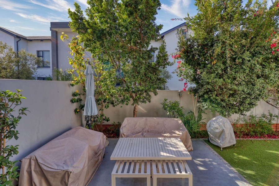 To Let 2 Bedroom Property for Rent in Broadacres Gauteng