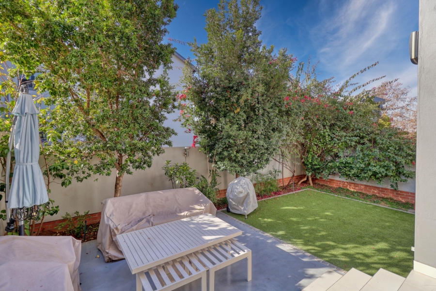 To Let 2 Bedroom Property for Rent in Broadacres Gauteng