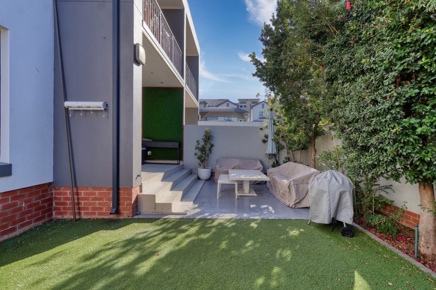 To Let 2 Bedroom Property for Rent in Broadacres Gauteng