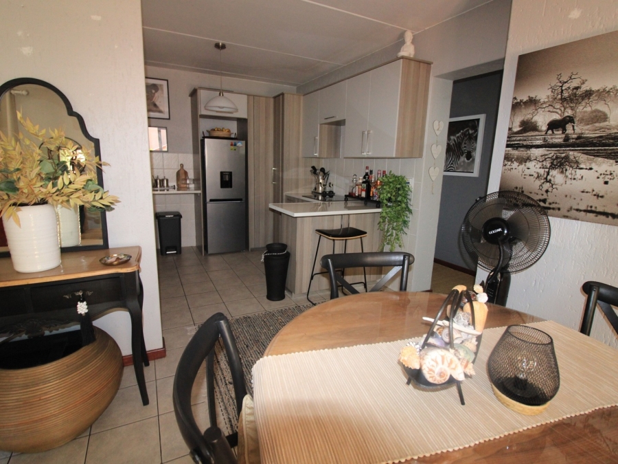 To Let 2 Bedroom Property for Rent in Lonehill Gauteng