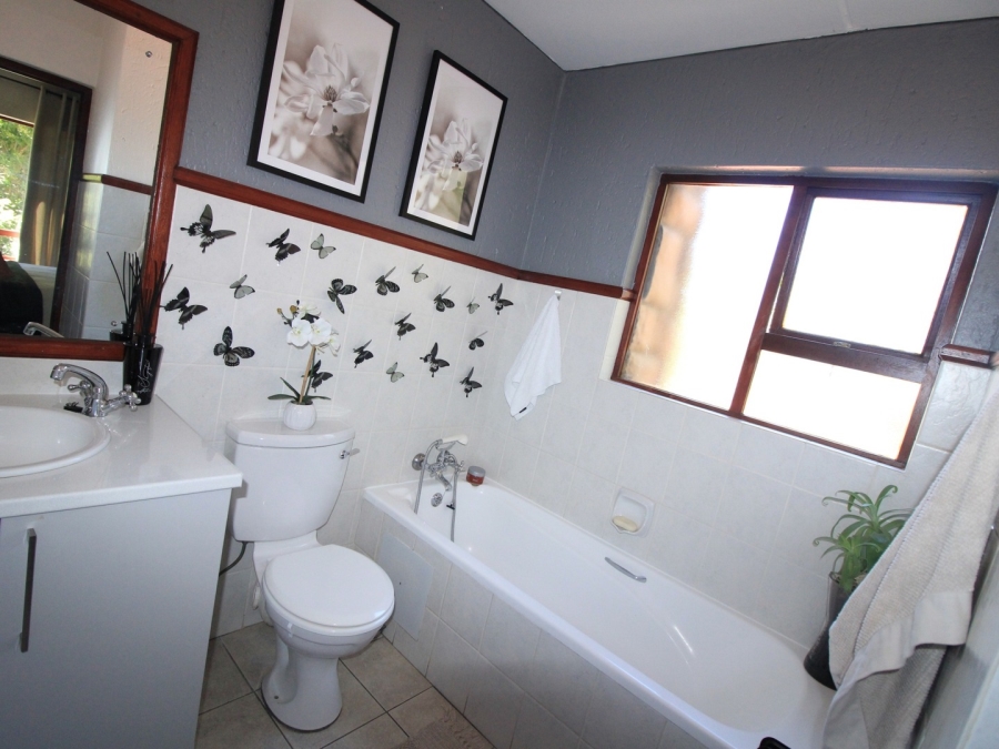 To Let 2 Bedroom Property for Rent in Lonehill Gauteng