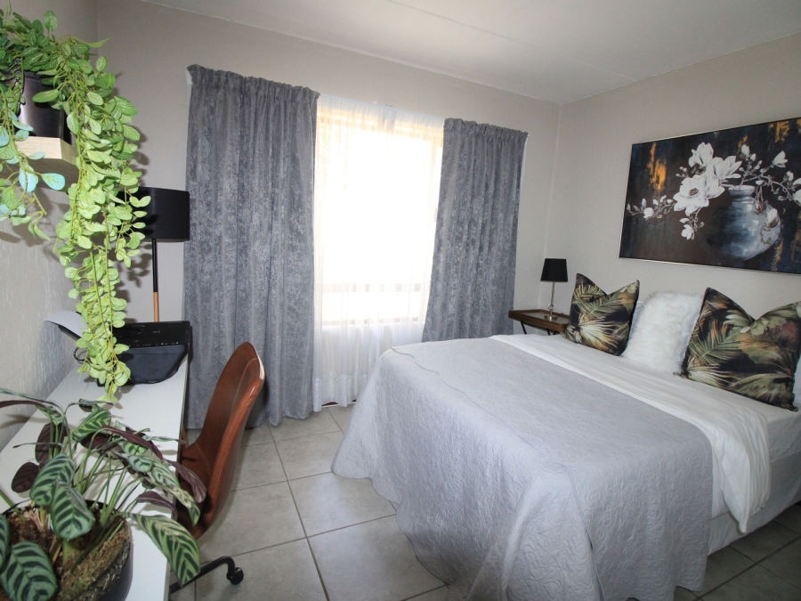 To Let 2 Bedroom Property for Rent in Lonehill Gauteng