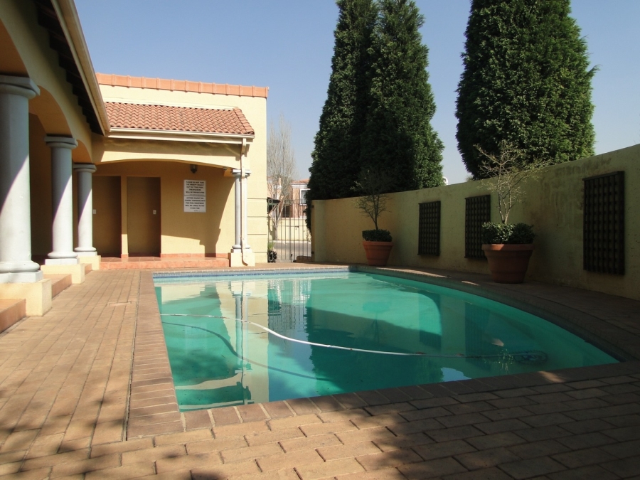 To Let 2 Bedroom Property for Rent in Lonehill Gauteng