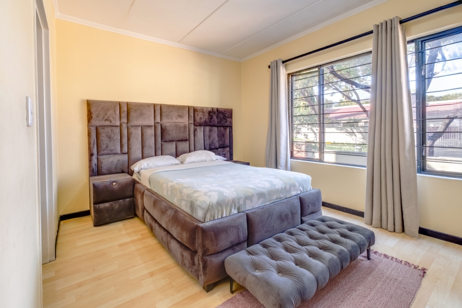 2 Bedroom Property for Sale in Sunninghill Gauteng