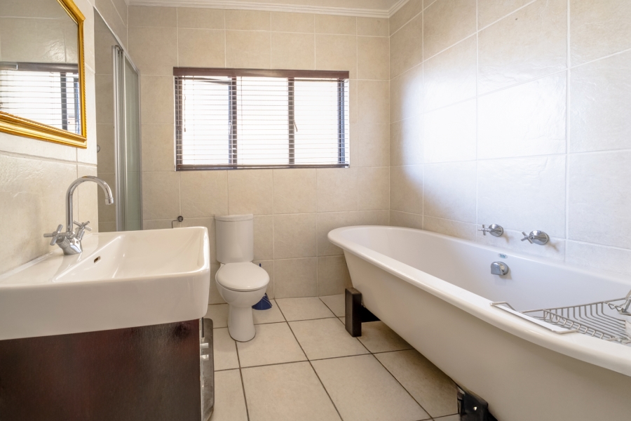2 Bedroom Property for Sale in Sunninghill Gauteng