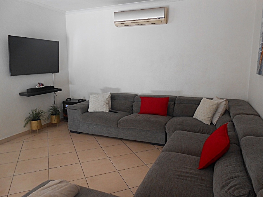 To Let 3 Bedroom Property for Rent in Lonehill Gauteng