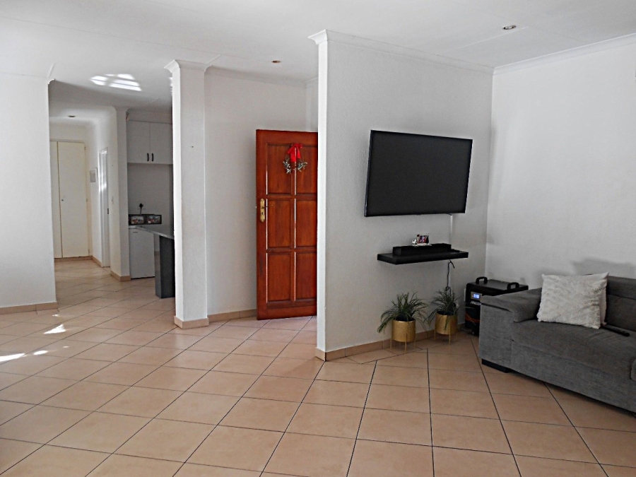 To Let 3 Bedroom Property for Rent in Lonehill Gauteng