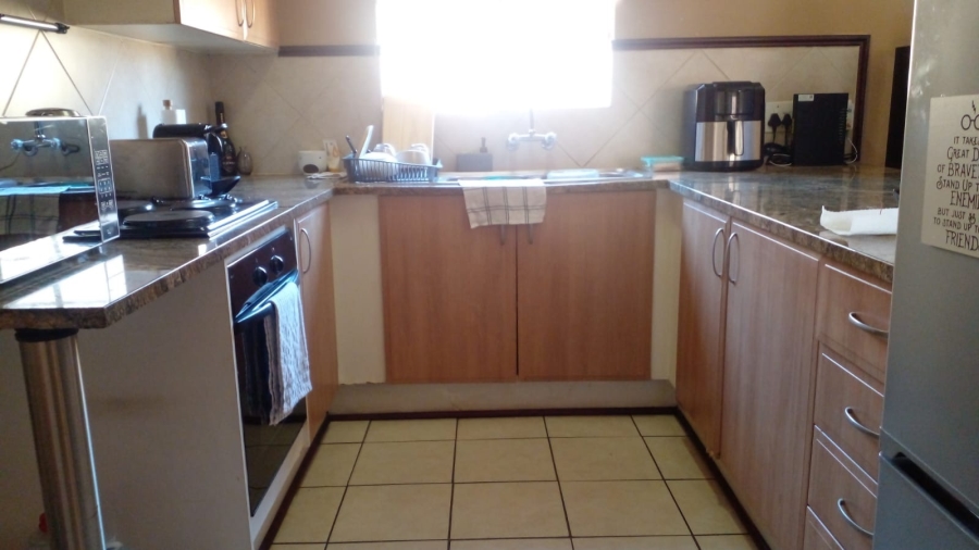 2 Bedroom Property for Sale in Die Hoewes Gauteng