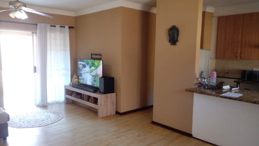 2 Bedroom Property for Sale in Die Hoewes Gauteng