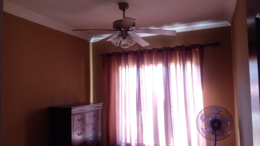 2 Bedroom Property for Sale in Die Hoewes Gauteng