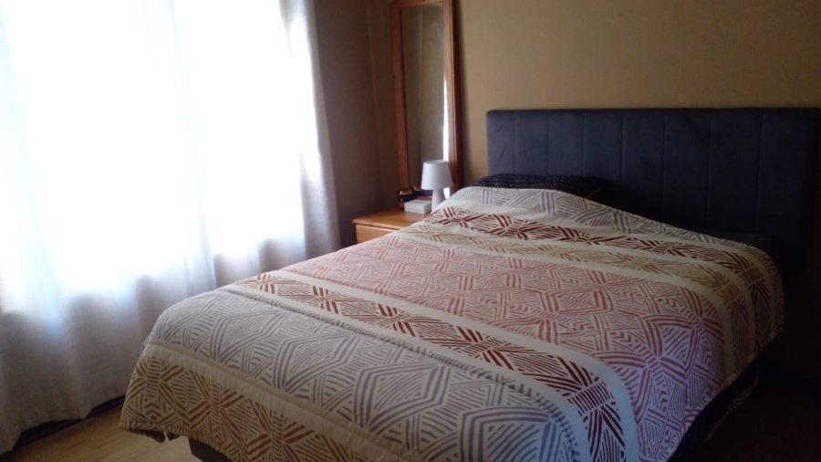 2 Bedroom Property for Sale in Die Hoewes Gauteng