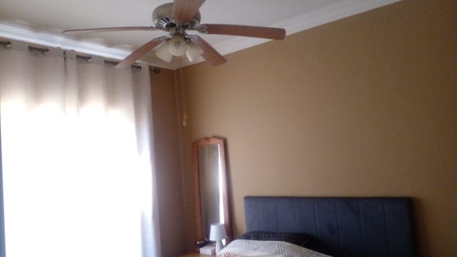 2 Bedroom Property for Sale in Die Hoewes Gauteng