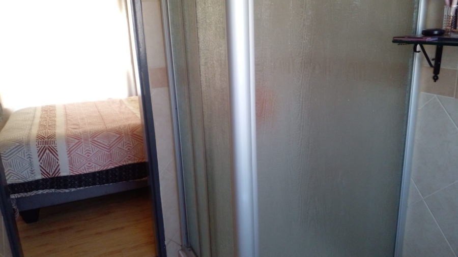 2 Bedroom Property for Sale in Die Hoewes Gauteng
