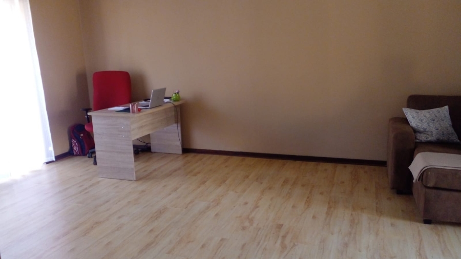 2 Bedroom Property for Sale in Die Hoewes Gauteng