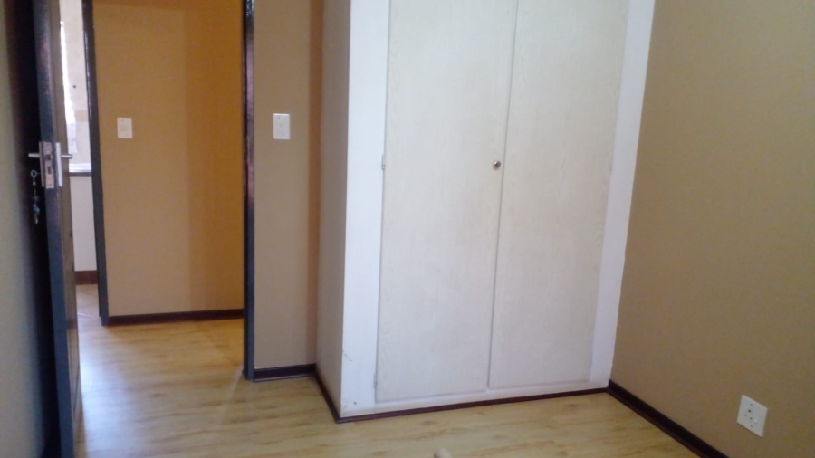 2 Bedroom Property for Sale in Die Hoewes Gauteng