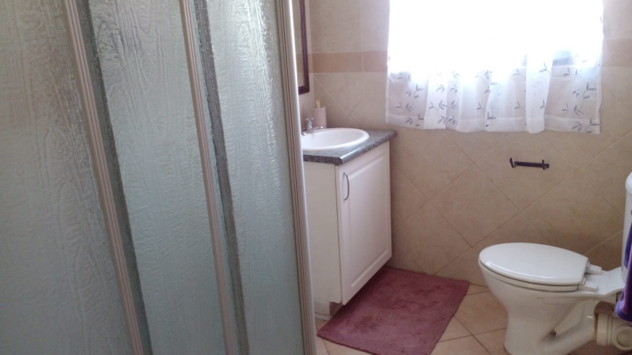 2 Bedroom Property for Sale in Die Hoewes Gauteng