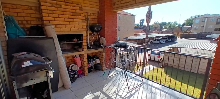To Let 3 Bedroom Property for Rent in Die Hoewes Gauteng