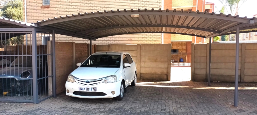 To Let 3 Bedroom Property for Rent in Die Hoewes Gauteng