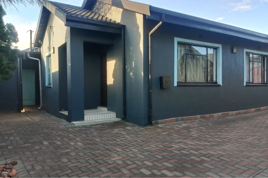 7 Bedroom Property for Sale in Tladi Gauteng